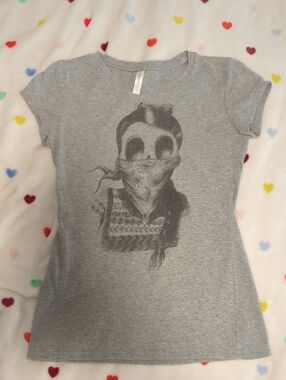 Eve Gray Short-Sleeve Tee with Skull Bandana Graphic